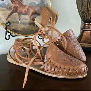 Women’s Sz 9 Huaraches Ankle Tie Sandals Tan Handmade Tooled Leather Mexico